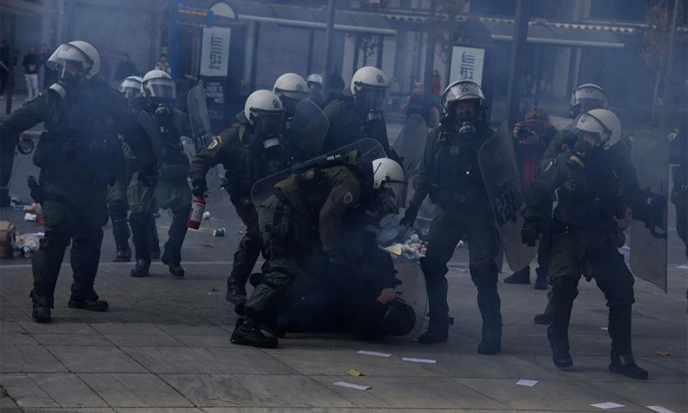 Χιλιάδες πολίτες στις συγκεντρώσεις σε όλη τη χώρα για τα Τέμπη